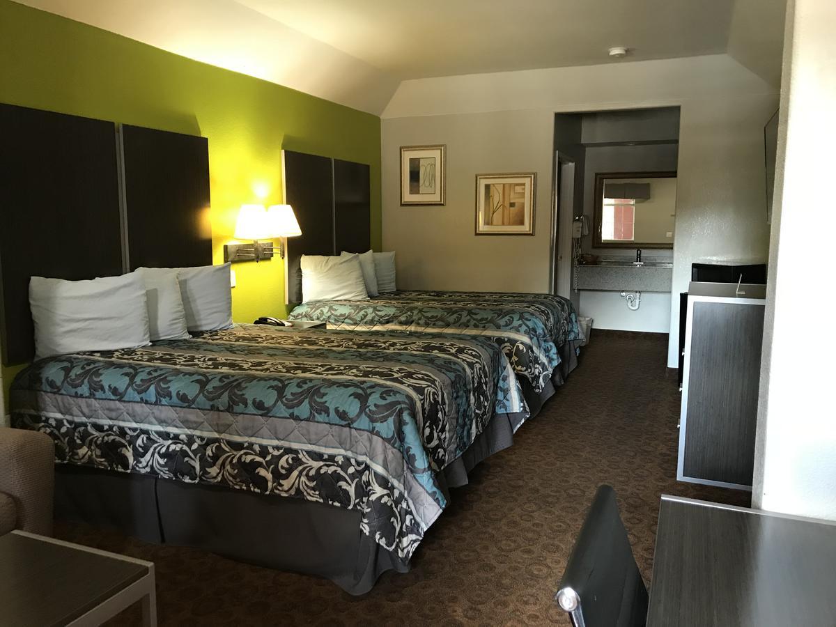 Camelot Inn And Suites Aldine Exterior foto
