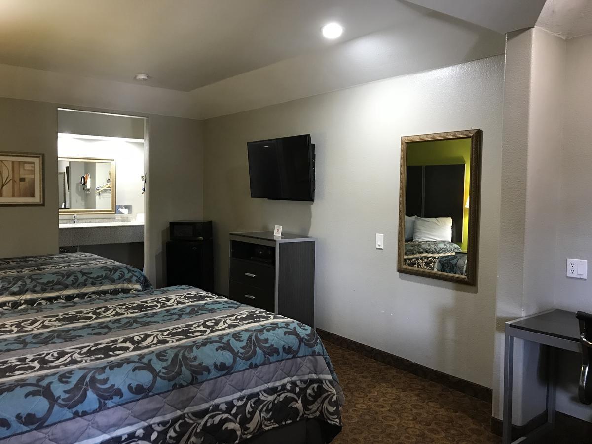 Camelot Inn And Suites Aldine Exterior foto