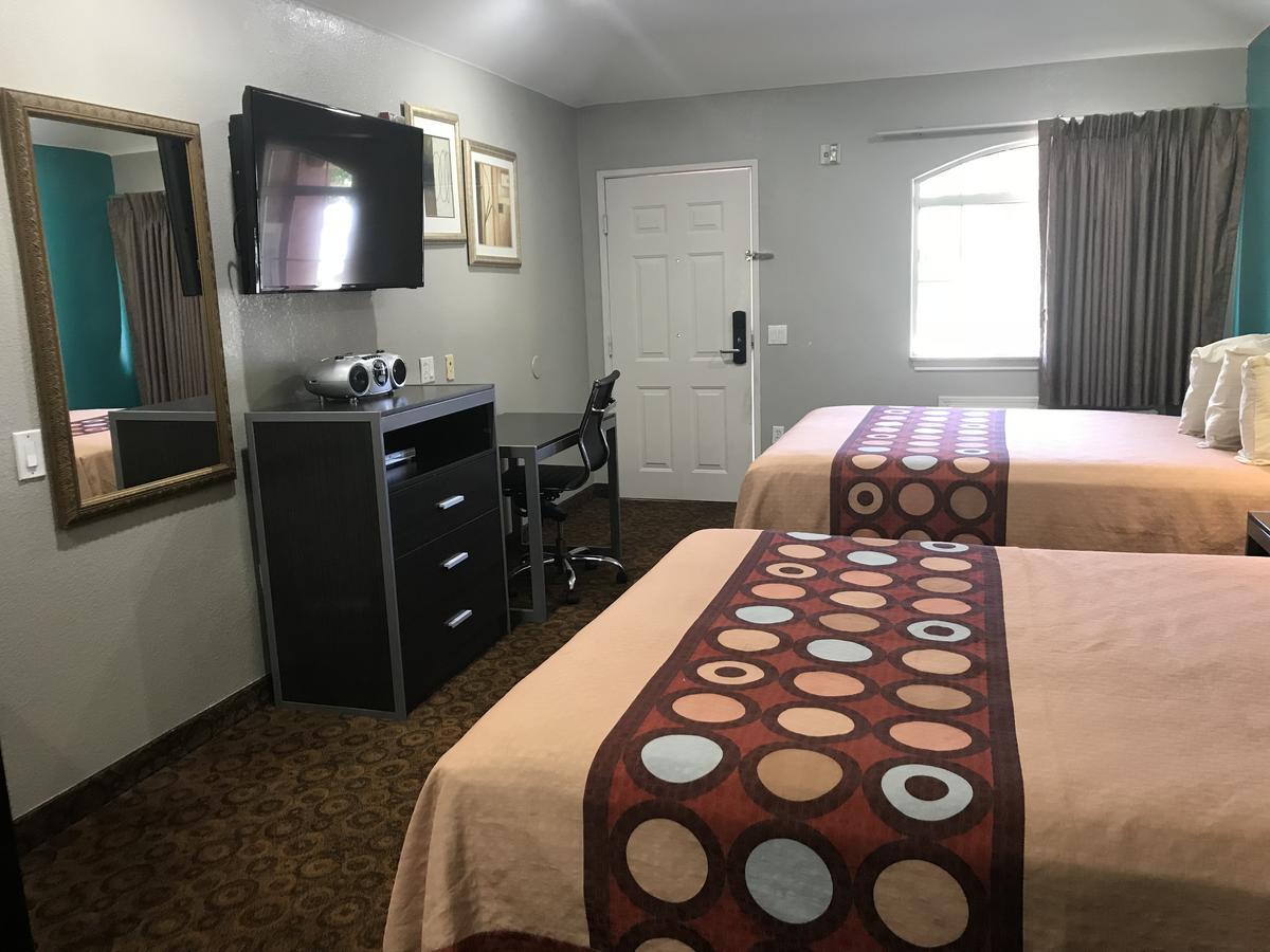 Camelot Inn And Suites Aldine Exterior foto