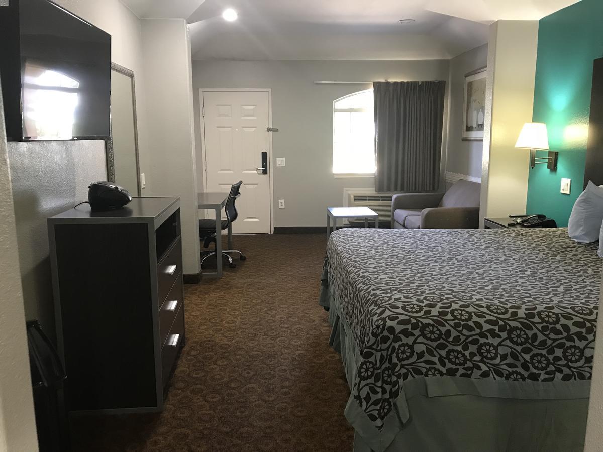 Camelot Inn And Suites Aldine Exterior foto