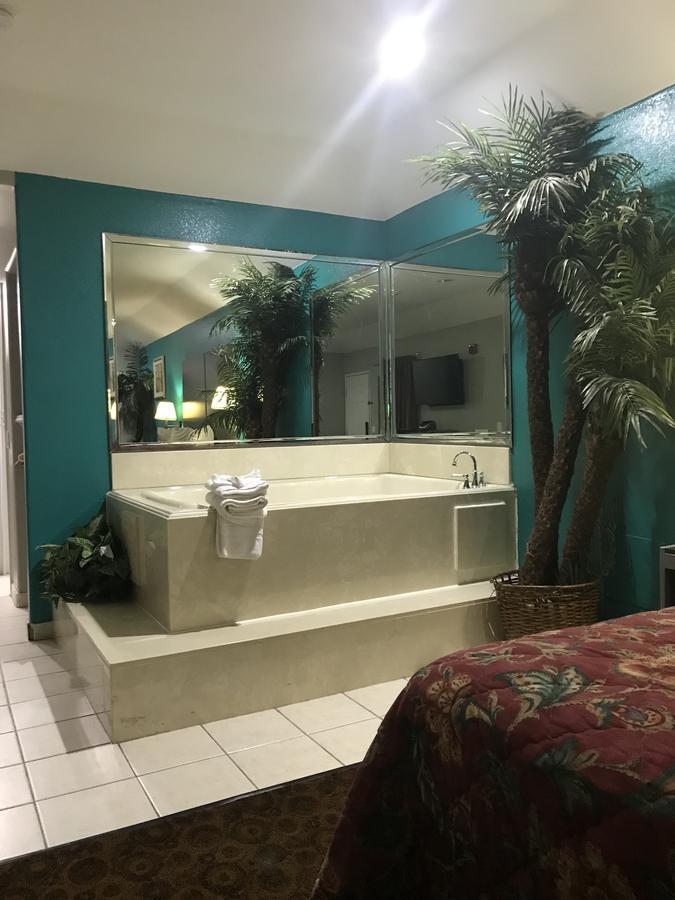 Camelot Inn And Suites Aldine Exterior foto